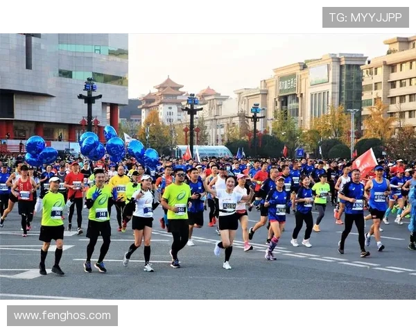 西安飞盘队在城市马拉松中的拼搏历程与奋斗精神展现