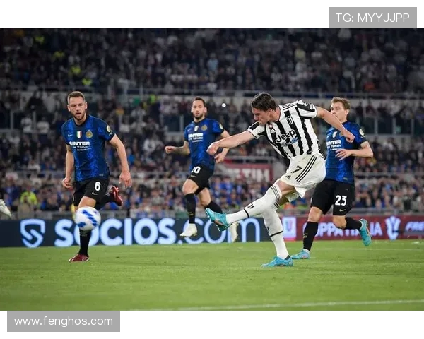 尤文图斯与佛罗伦萨激战正酣 展现意甲豪门对决精彩瞬间